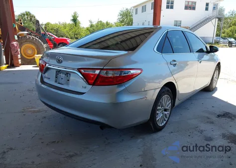 2017 Toyota Camry Le z USA, uszkodzony, nr VIN 4T1BF1FK7HU631334